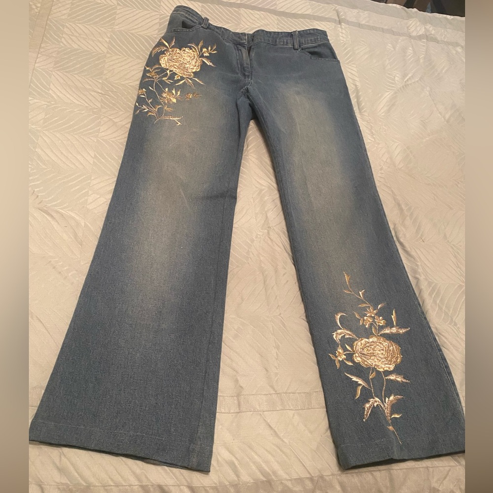 Jeans with gold embroidery